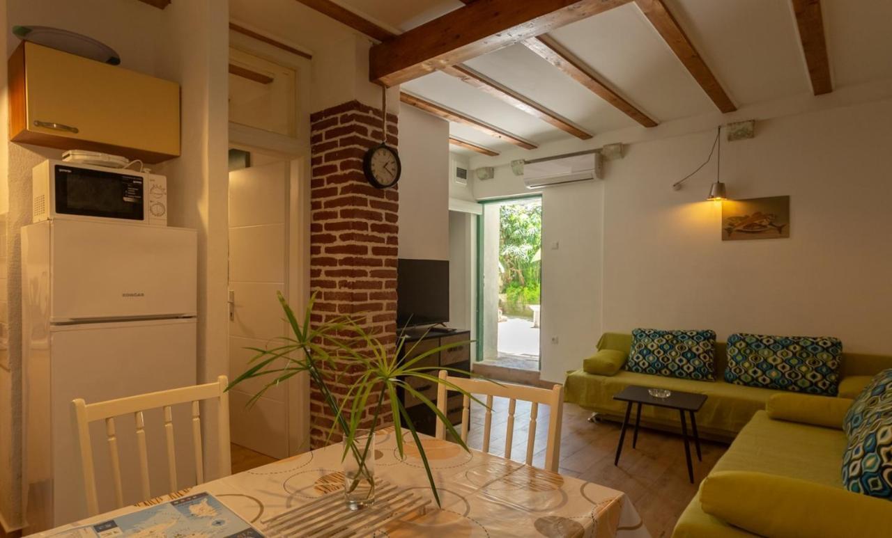 Korzo Rooms & Apartments Vis Exterior foto